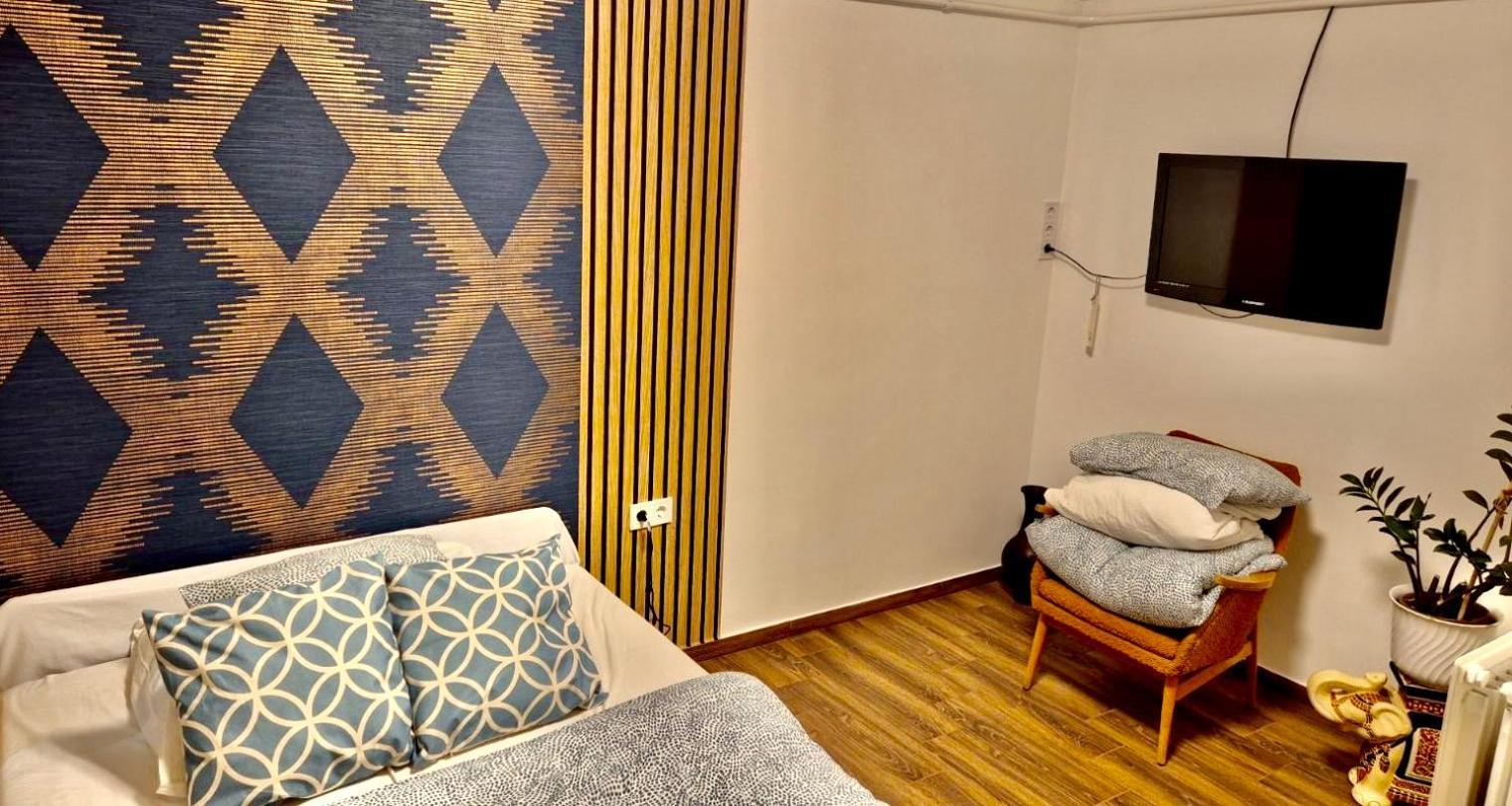 2 Rooms Retro Guesthouse In A Silent Garden Вечеш Екстериор снимка